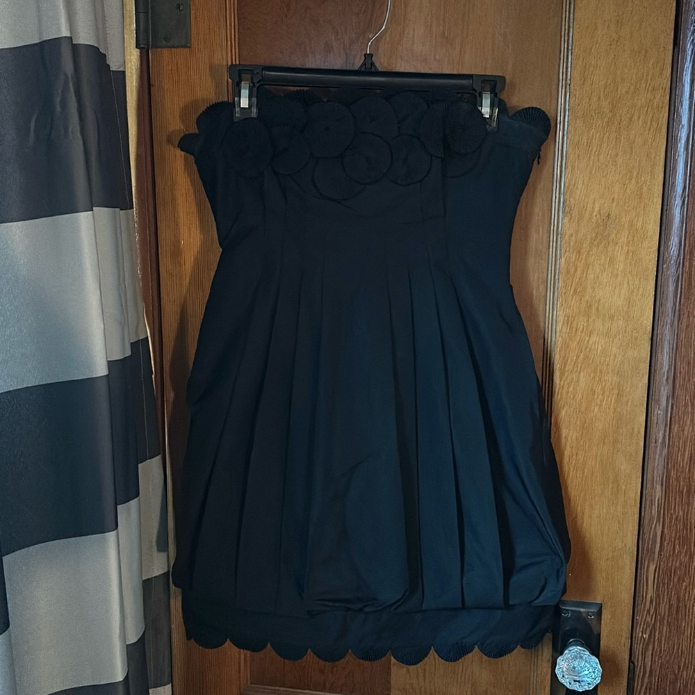 BCBG Maxazria black bubble skirt mini dress with pockets size 4
